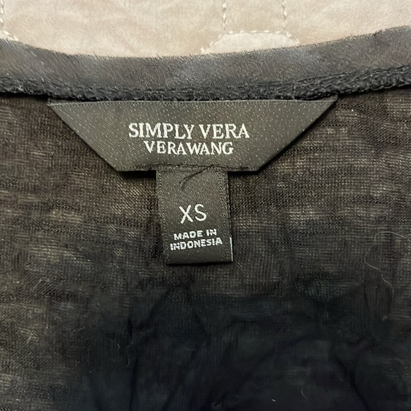 Black Vera Wang woman’s black shirt - Picture 3 of 3